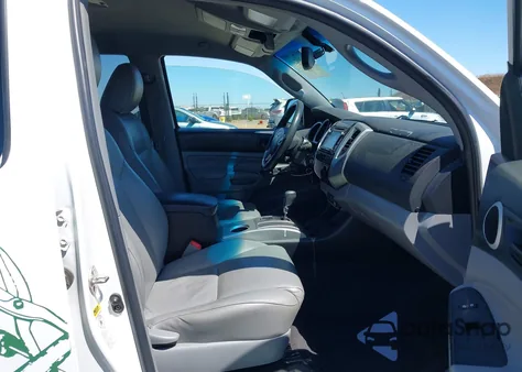 2015 Toyota Tacoma V6 из США, поврежденный, VIN 5TFMU4FN1FX031189